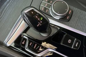 2022 BMW 5 Series 530I - Image 8